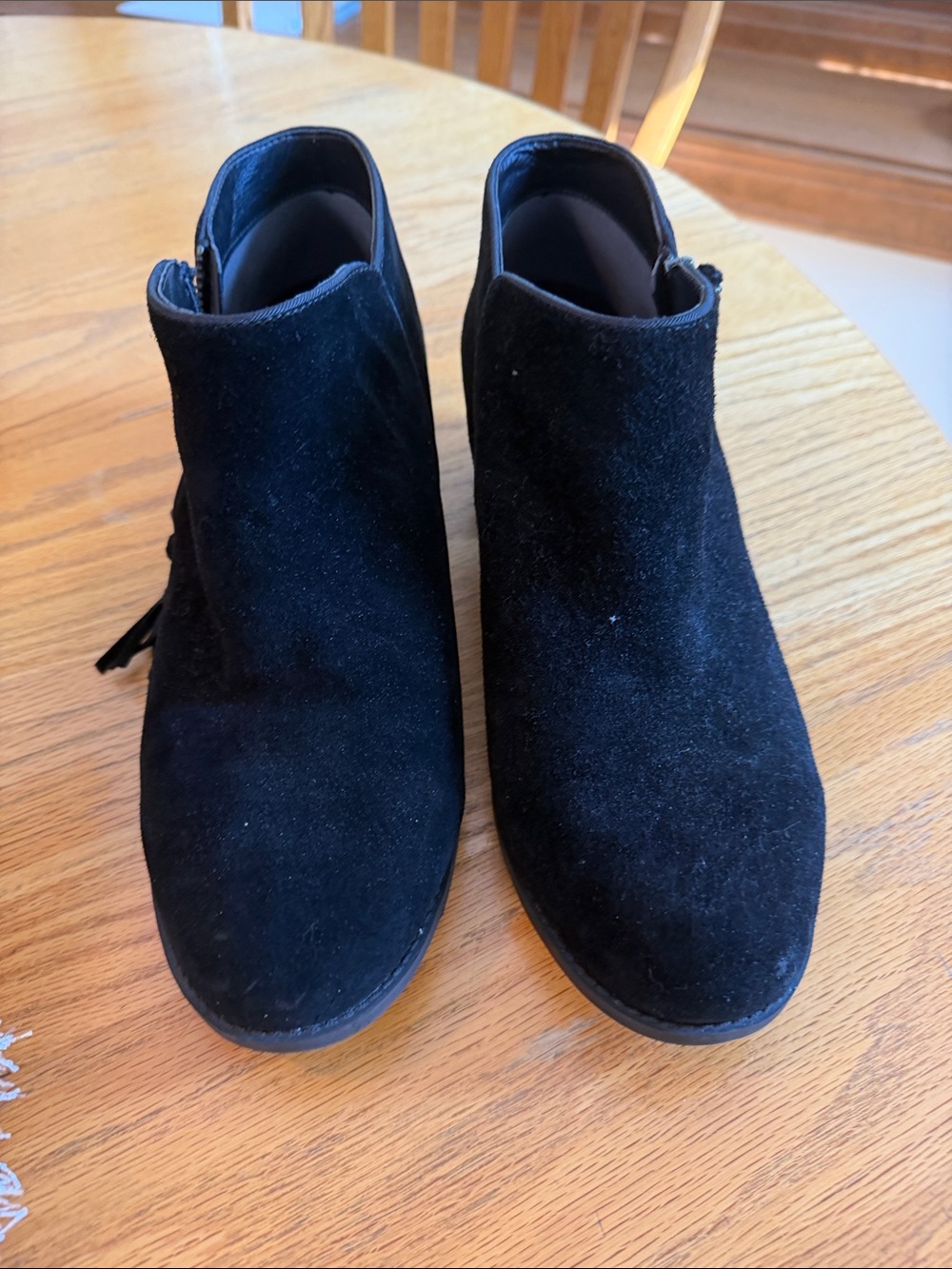 Great like new condition vionic suede booties
